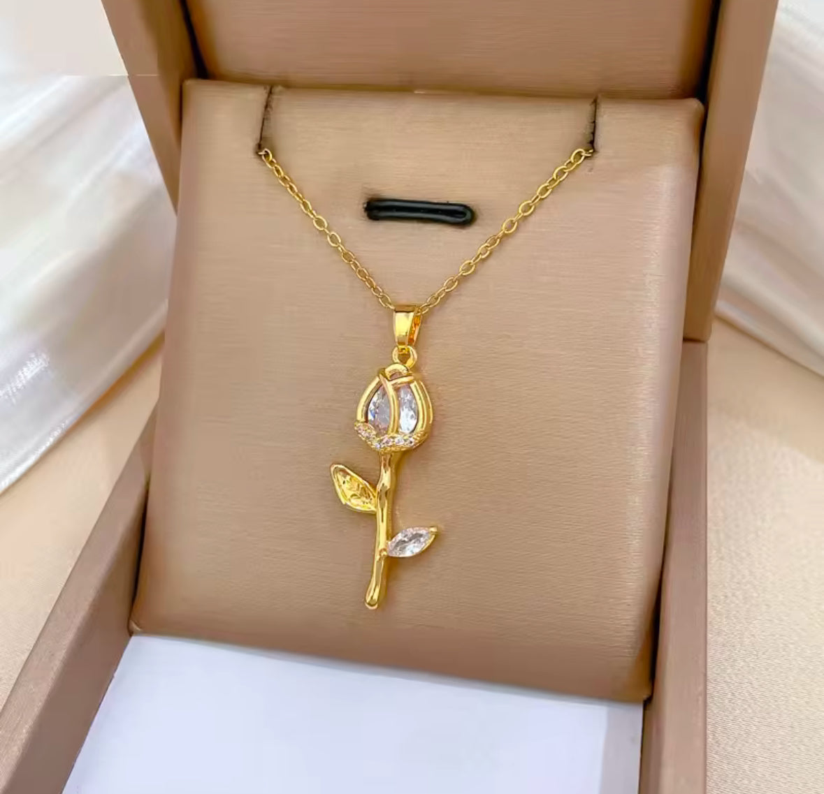 Rose Éclat Pendant