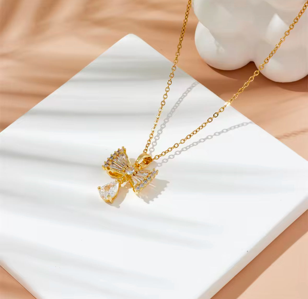 Thora Pendant