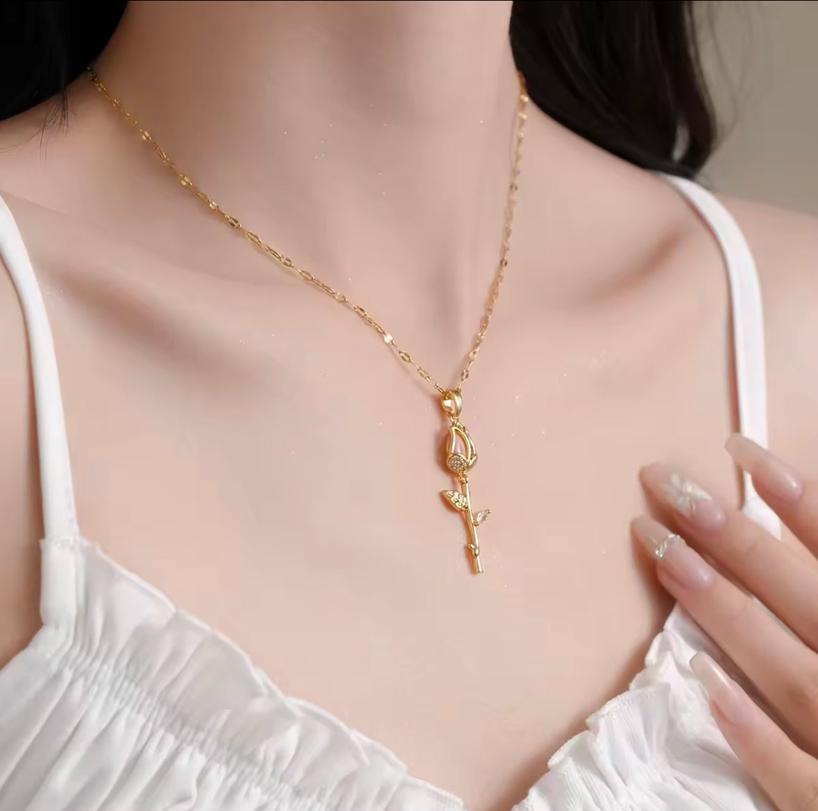 Rose Éclat Pendant