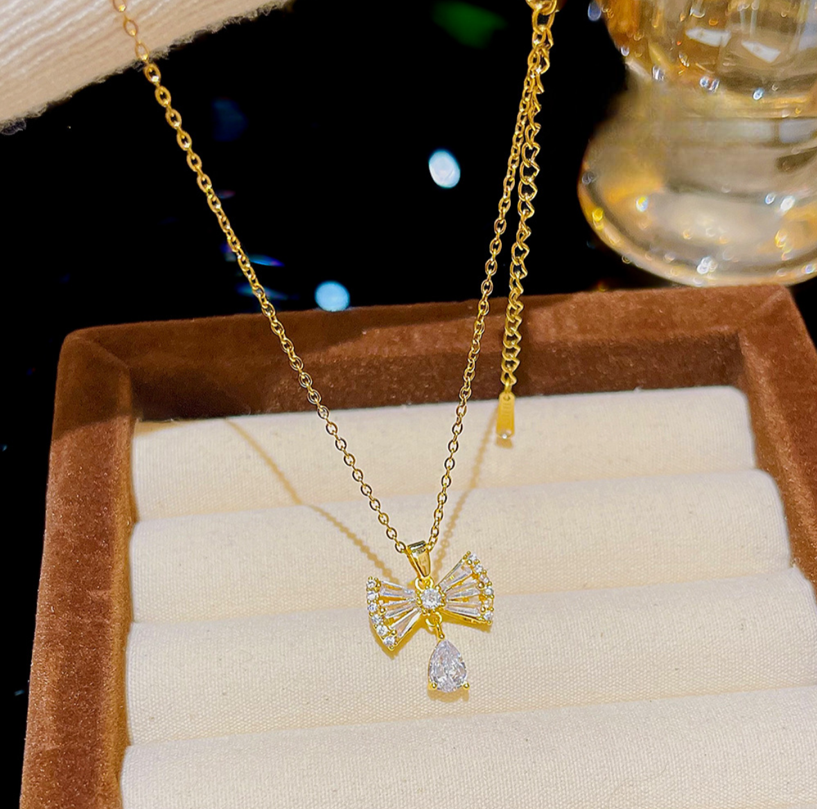 Thora Pendant