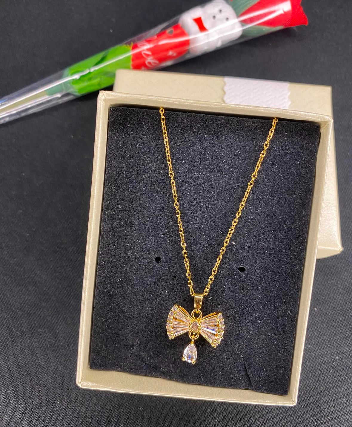 Thora Pendant