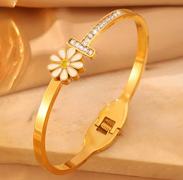 Daisy Love Bangle