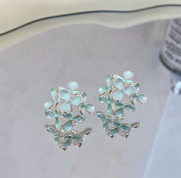 The Hydrangea Bloom Studs