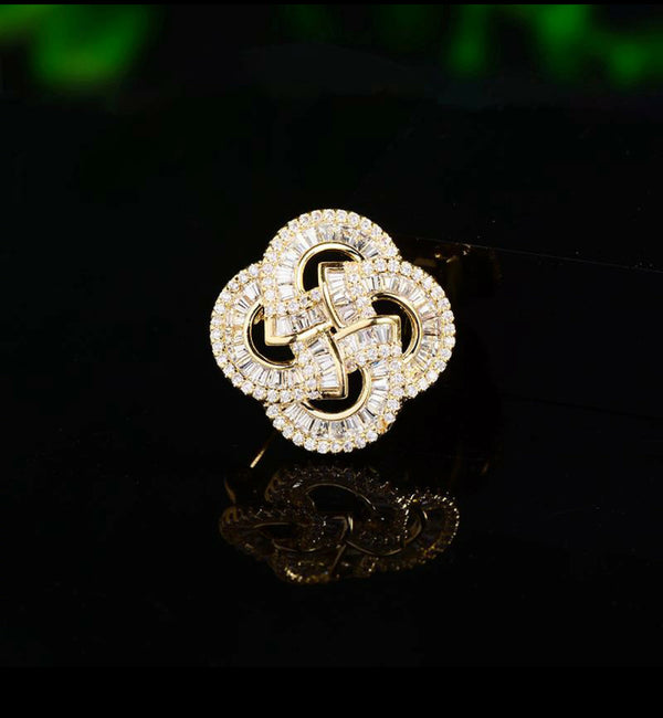 Infinite Knot Radiance Studs