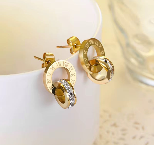 Chic Interlocking Roman Numeral Gold Stud Earring